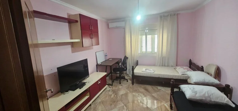 Durres, jepet me qera apartament 2+1+Ballkon Kati 2, 50.000 € 