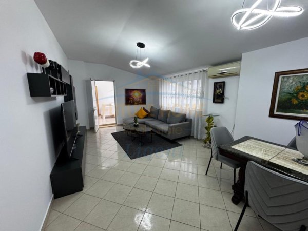 Tirane, jepet me qera apartament 2+1 Kati 5, 125 m² 750 € (LIQENI I THATE)