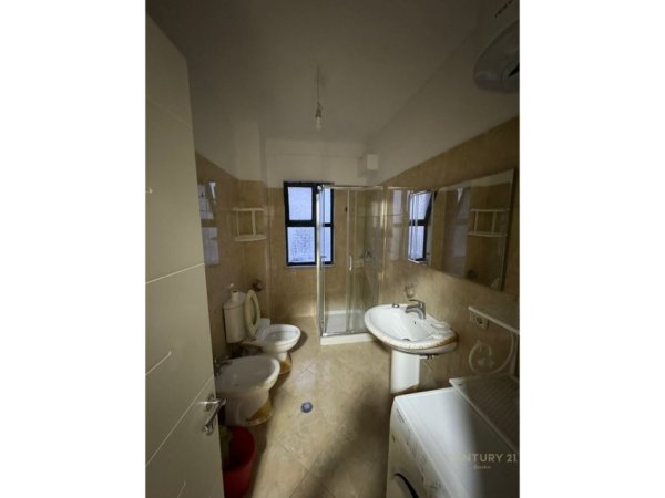 Tirane, jepet me qera apartament 2+1 Kati 2, 126 m² 700 € (Fresk)