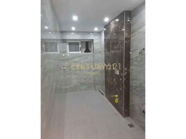 Tirane, jepet me qera zyre Kati 2, 70 m² 900 € 