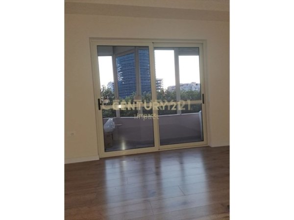 Tirane, jepet me qera zyre Kati 2, 70 m² 900 € 