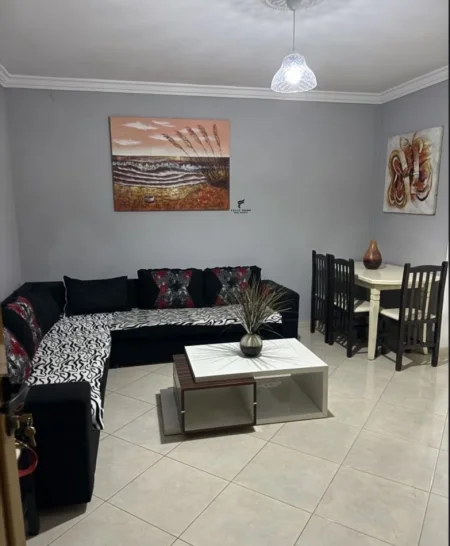 Tirane, jepet me qera apartament 1+1 Kati 1, 65 m² 450 € (XHAMLLIKU)