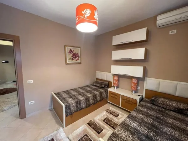 Tirane, shitet apartament 4+1 Kati 2, 141 m² 315.000 € (Rruga Mine Peza)