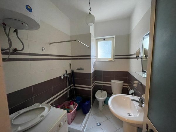 Tirane, shitet apartament 4+1 Kati 2, 141 m² 315.000 € (Rruga Mine Peza)