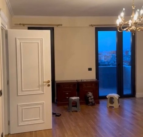 Tirane, shitet apartament 2+1+Ballkon Kati 2, 83 m² 260.000 € (Rruga e Dibrës)