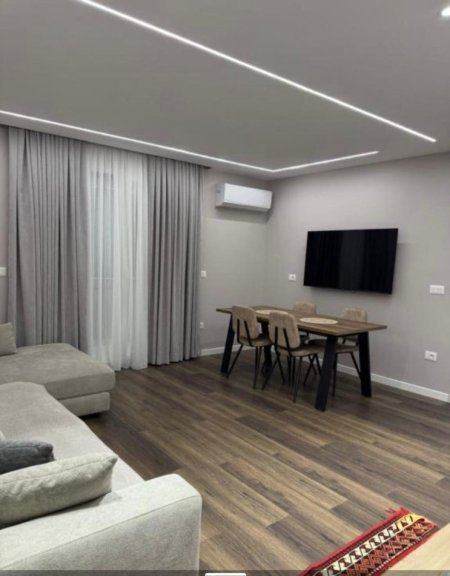 Tirane, jepet me qera apartament 1+1 Kati 1, 65 m² 700 € (Rruga "Haxhi Dalliu")