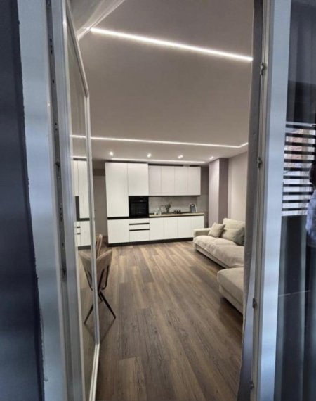Tirane, jepet me qera apartament 1+1 Kati 1, 65 m² 700 € (Rruga "Haxhi Dalliu")