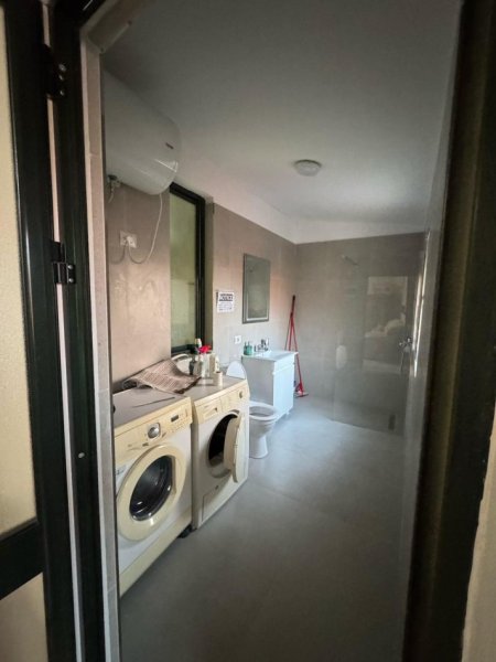 Tirane, jepet me qera zyre Kati 5, 110 m² 850 € (Rruga Ali Pashe Gucia)