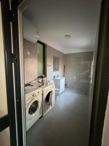 Tirane, jepet me qera zyre Kati 5, 110 m² 850 € (Rruga Ali Pashe Gucia)