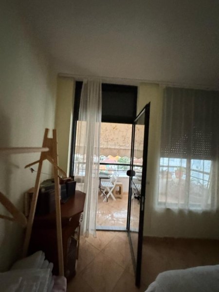 Tirane, jepet me qera zyre Kati 5, 110 m² 850 € (Rruga Ali Pashe Gucia)