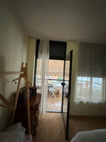 Tirane, jepet me qera zyre Kati 5, 110 m² 850 € (Rruga Ali Pashe Gucia)