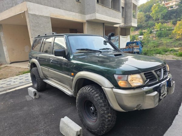 Tirane, shes SUV Nissan Patrol Nafte, jeshile automatik Kondicioner 230.000 km 22.000 €