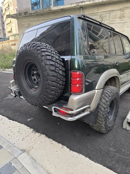 Tirane, shes SUV Nissan Patrol Nafte, jeshile automatik Kondicioner 230.000 km 22.000 €