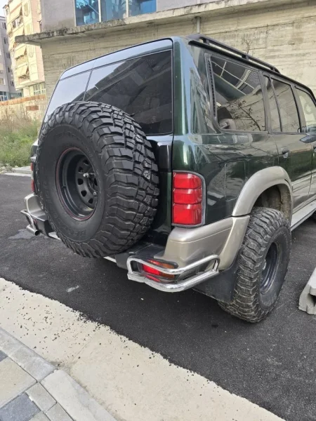 Tirane, shes SUV Nissan Patrol Nafte, jeshile automatik Kondicioner 230.000 km 22.000 €