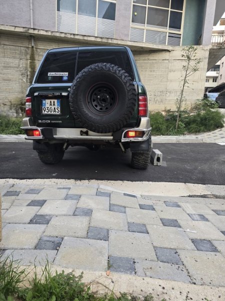 Tirane, shes SUV Nissan Patrol Nafte, jeshile automatik Kondicioner 230.000 km 22.000 €