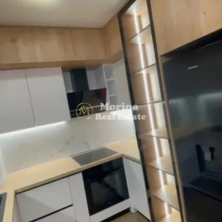 Tirane, jepet me qera apartament 1+1 Kati 3, 65 m² 350 € (Fresku)