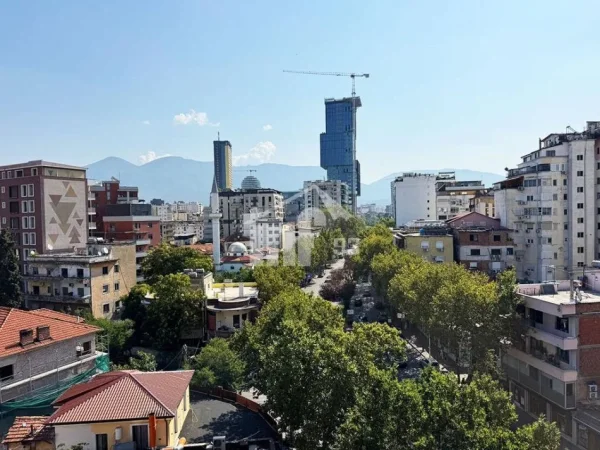 Tirane, shitet ambjent biznesi Kati 5, 266 m² 1.200.000 € (TE RRUGA E KAVAJËS, PRANË QENDRËS)