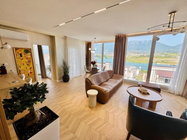 Tirane, jepet me qera apartament 1+1+Aneks+Ballkon Kati 3, 145 m² 1.500 € (Liqeni i Farkes)