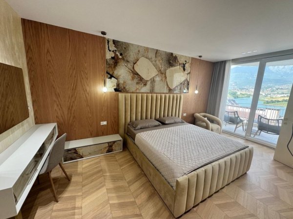 Tirane, jepet me qera apartament 1+1+Aneks+Ballkon Kati 3, 145 m² 1.500 € (Liqeni i Farkes)