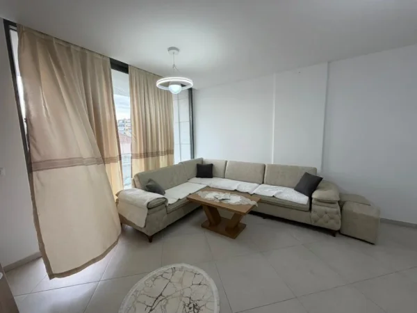 Tirane, jepet me qera apartament 2+1 , 800 € 