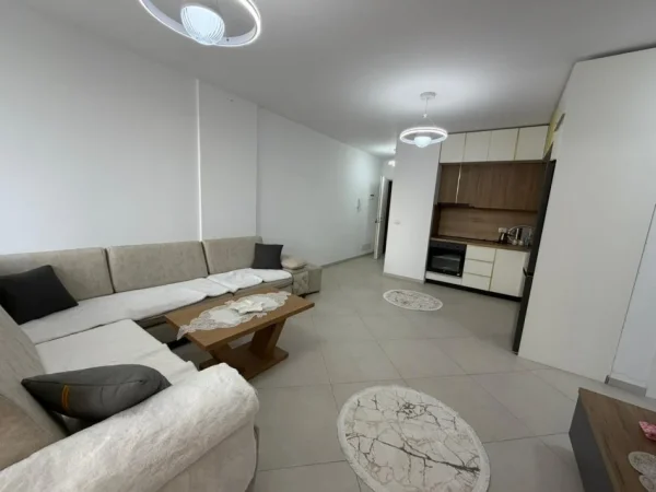 Tirane, jepet me qera apartament 2+1 , 800 € 