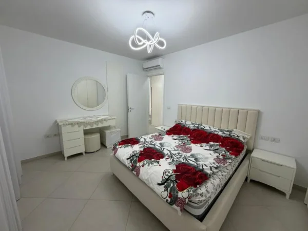 Tirane, jepet me qera apartament 2+1 , 800 € 