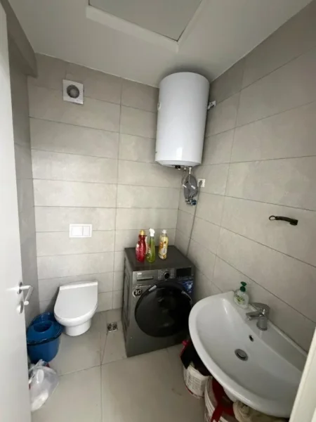 Tirane, jepet me qera apartament 2+1 , 800 € 
