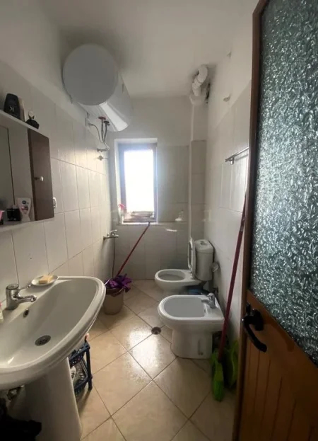Tirane, shitet apartament 1+1 Kati 3, 60 m² 137.000 € (SHKOLLA E KUQE)