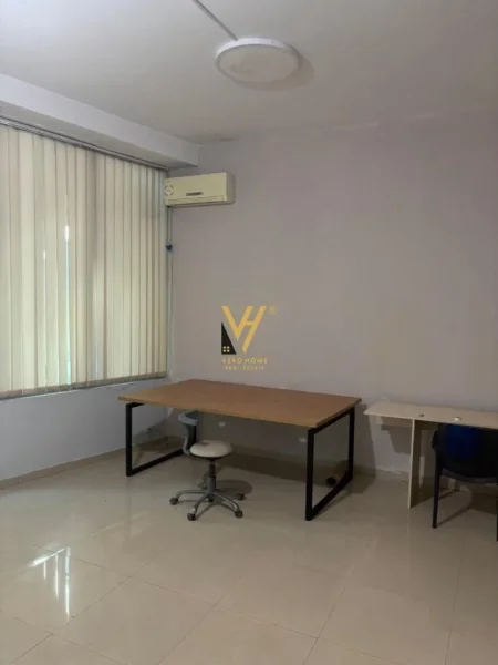 Tirane, jepet me qera zyre Kati 0, 60 m² 450 € (KOMUNA E PARISIT)