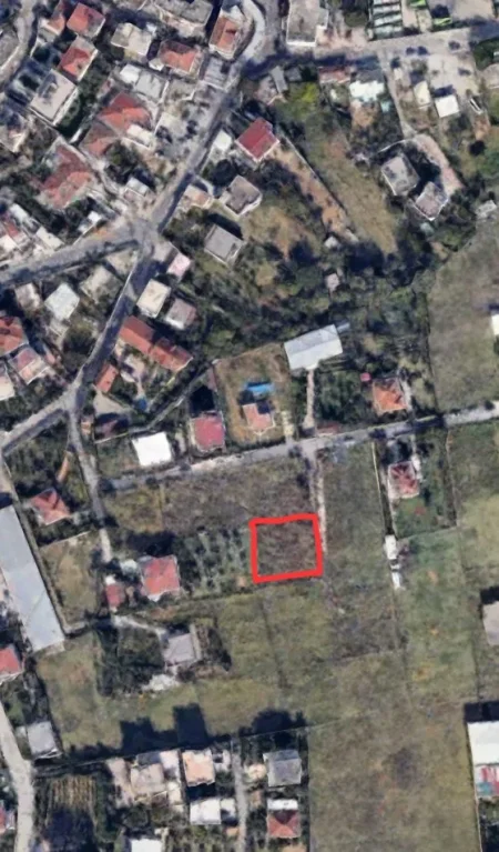 Tirane, shitet ose jepet me qira toke , 600 m² (Sauk i Vjeter, Rruga: Selim Brahja)