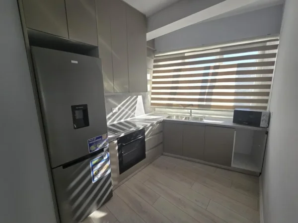 Tirane, shitet apartament 2+1+Ballkon Kati 7, 130 m² 250.000 € (Fusha e Aviacionit)
