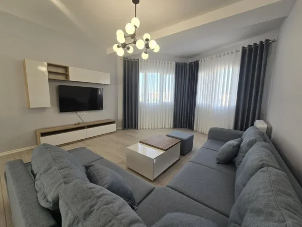 Tirane, shitet apartament 2+1+Ballkon Kati 7, 130 m² 250.000 € (Fusha e Aviacionit)