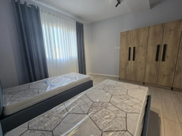 Tirane, shitet apartament 2+1+Ballkon Kati 7, 130 m² 250.000 € (Fusha e Aviacionit)