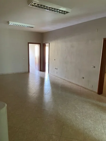 Tirane, jepet me qera apartament 3+1+Aneks+Ballkon Kati 4, 250 m² 1.000 € (Rruga Shkëlqim Fusha)