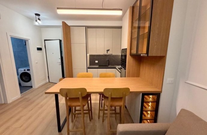Tirane, jepet me qera apartament 1+1 Kati 5, 60 m² 850 € (KOMUNA E PARISIT)