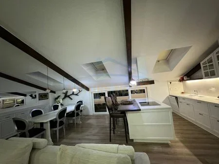 Tirane, jepet me qera apartament 3+1 Kati 3, 113 m² 2.000 €