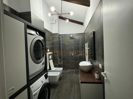 Tirane, jepet me qera apartament 3+1 Kati 3, 113 m² 2.000 €