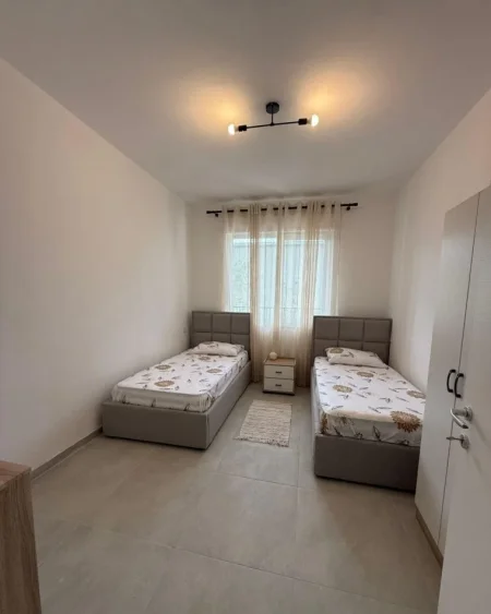 Tirane, jepet me qera apartament 2+1 , 84 m² 550 € (kashar)