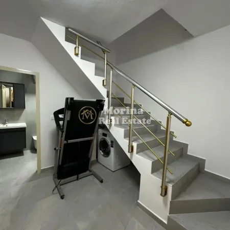 Tirane, jepet me qera apartament Dublex Kati 1, 95 m² 600 € (Stacioni i Trenit)