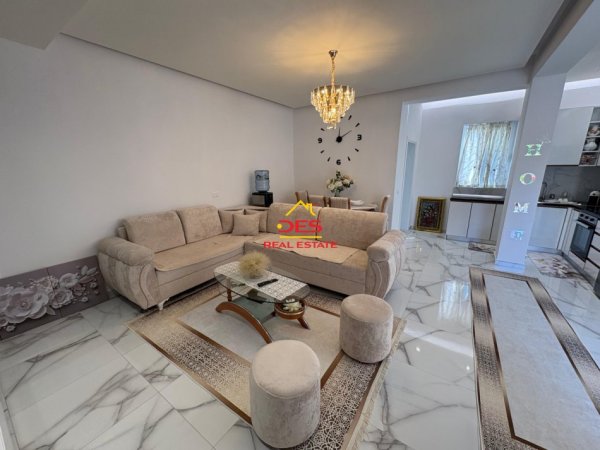 Vlore, jepet me qera apartament 1+1+Ballkon Kati 0, 65 m² 350 € (Rruga Pavarsia)