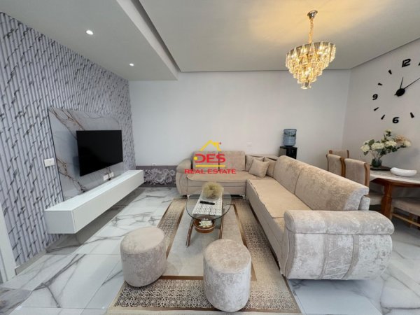 Vlore, jepet me qera apartament 1+1+Ballkon Kati 0, 65 m² 350 € (Rruga Pavarsia)