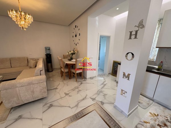 Vlore, jepet me qera apartament 1+1+Ballkon Kati 0, 65 m² 350 € (Rruga Pavarsia)