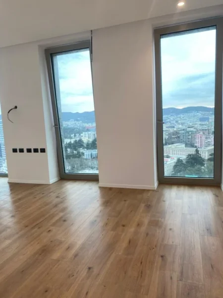 Tirane, jepet me qera zyre Kati 20, 147 m² 3.000 € (Downtown One)