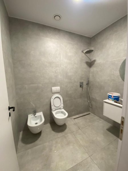 Tirane, jepet me qera zyre Kati 20, 147 m² 3.000 € (Downtown One)