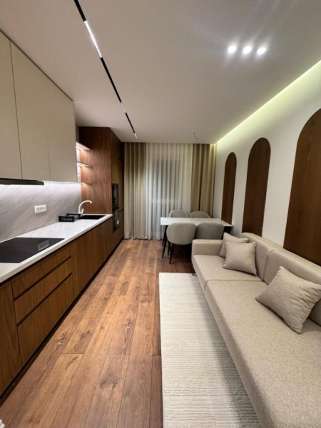 Tirane, jepet me qera apartament 2+1 Kati 4, 900 € 