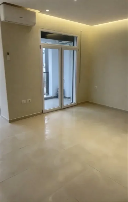 Tirane, jepet me qera garsonier 1+1 Kati 4, 46 m² 300 € (Rruga 5 Maj (Concordi))