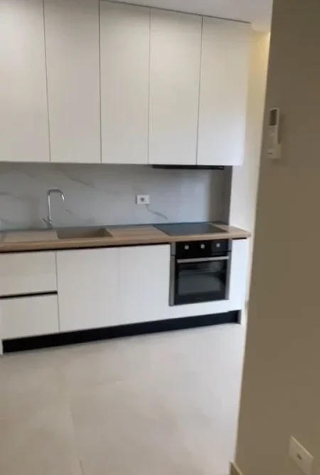 Tirane, jepet me qera garsonier 1+1 Kati 4, 46 m² 300 € (Rruga 5 Maj (Concordi))