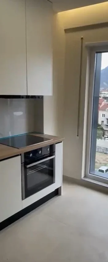 Tirane, jepet me qera garsonier 1+1 Kati 4, 46 m² 300 € (Rruga 5 Maj (Concordi))