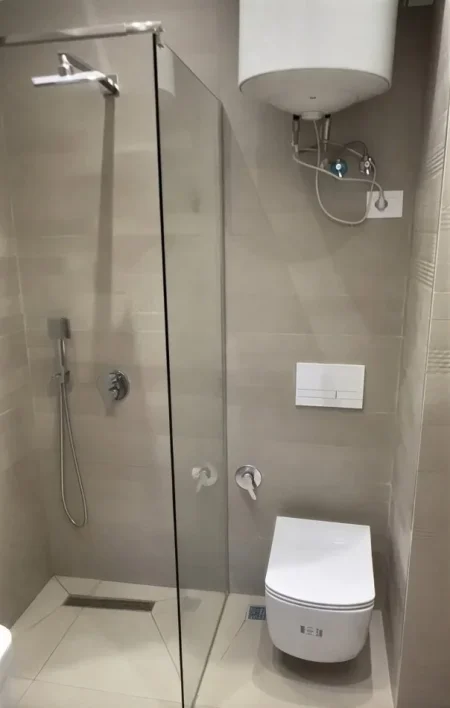 Tirane, jepet me qera garsonier 1+1 Kati 4, 46 m² 300 € (Rruga 5 Maj (Concordi))