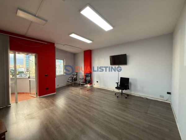 Tirane, jap me qera zyre Kati 7, 168 m² 2.200 € (bllok)